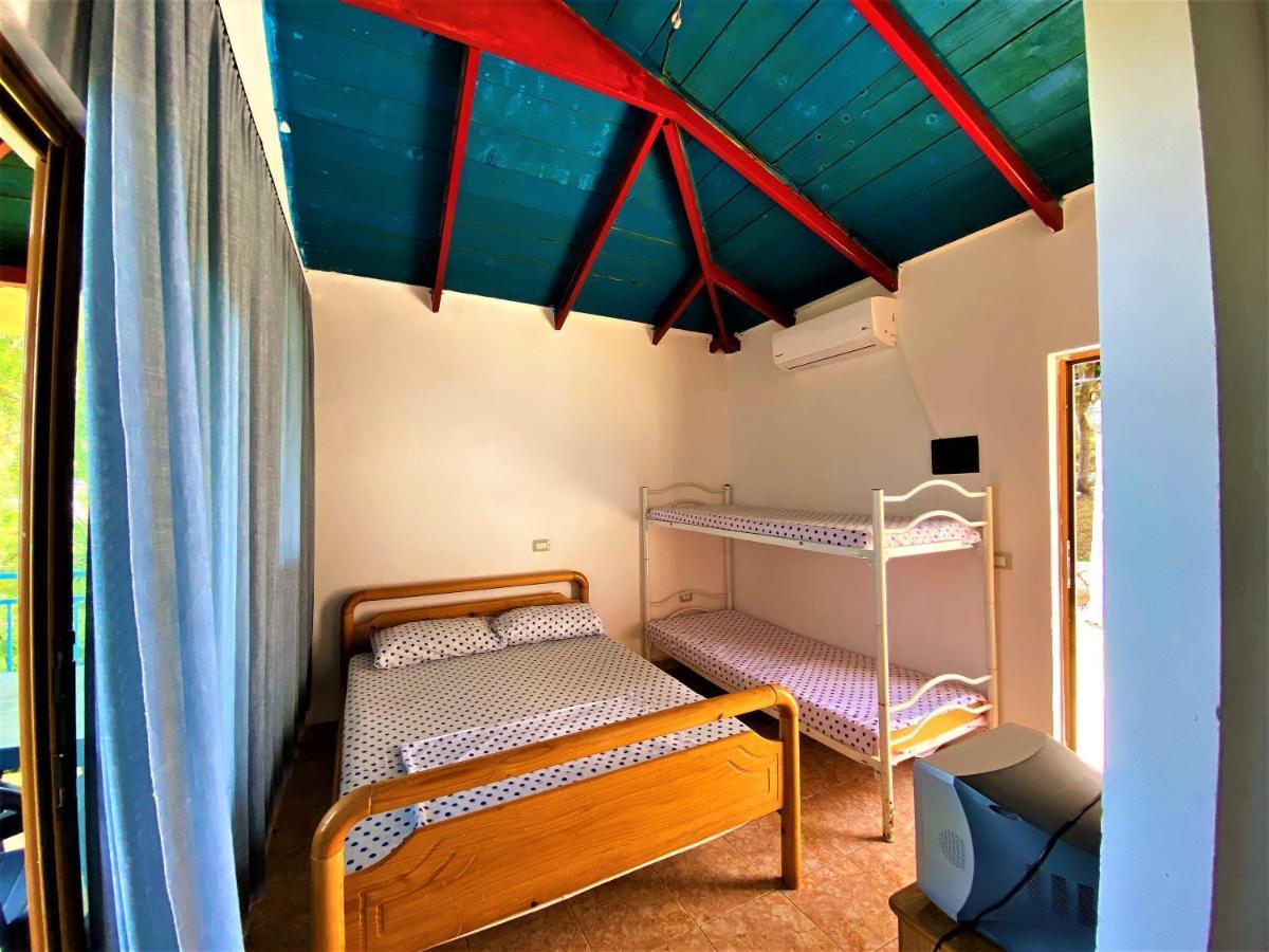 Nyaraló Ramo's Cozy Beachside Haven With Panoramic Views - 1st *